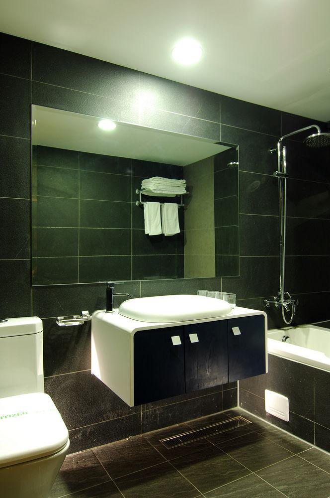 גאושיונג Delton Hotel - Love River Branch מראה חיצוני תמונה