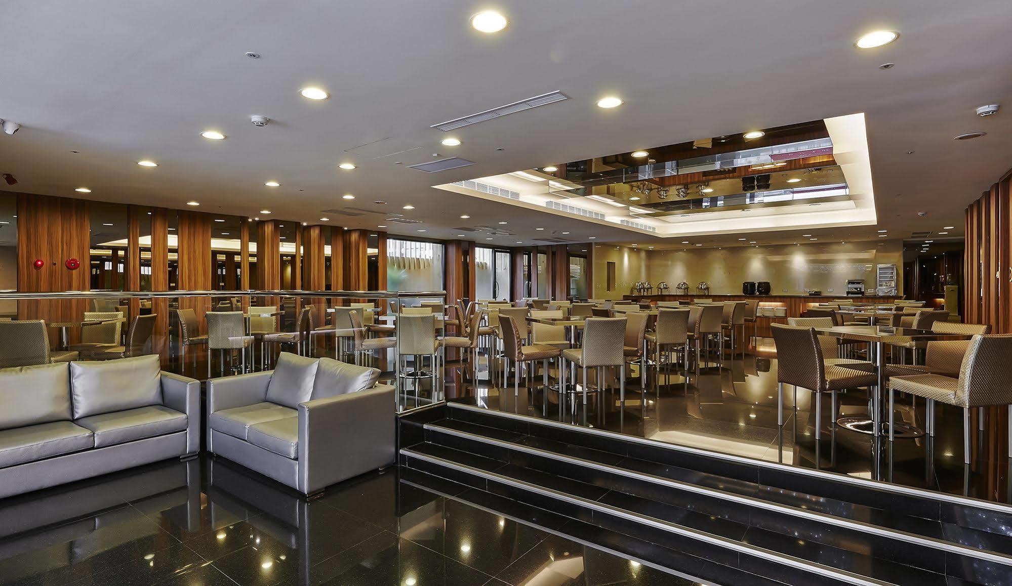 גאושיונג Delton Hotel - Love River Branch מראה חיצוני תמונה