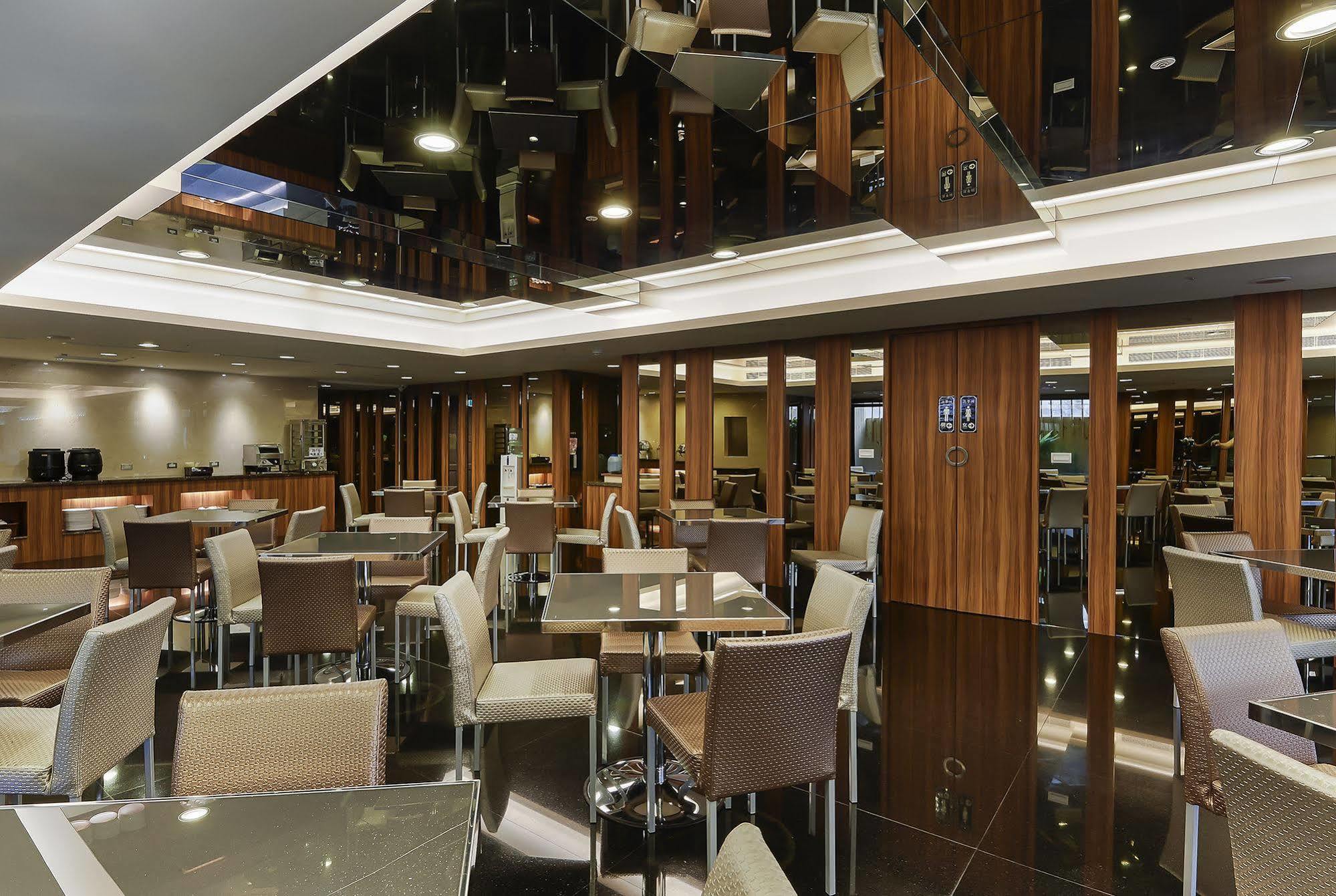 גאושיונג Delton Hotel - Love River Branch מראה חיצוני תמונה