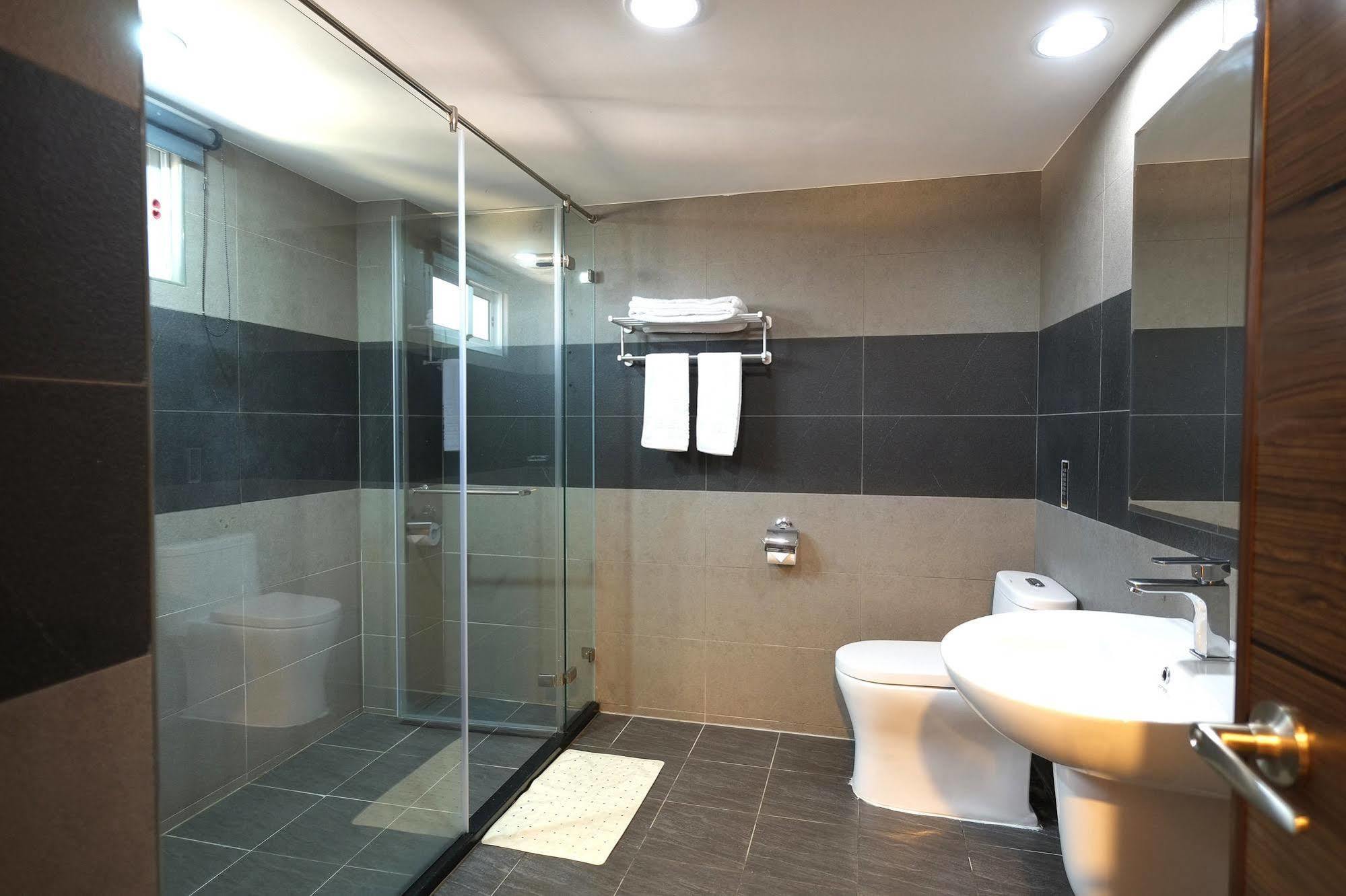גאושיונג Delton Hotel - Love River Branch מראה חיצוני תמונה