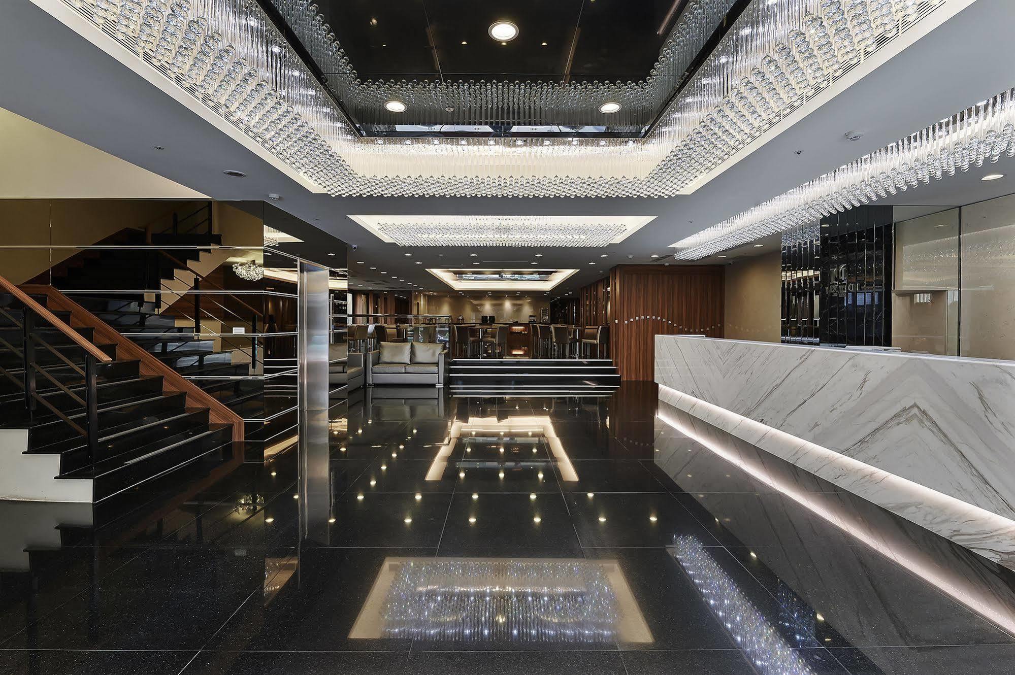 גאושיונג Delton Hotel - Love River Branch מראה חיצוני תמונה