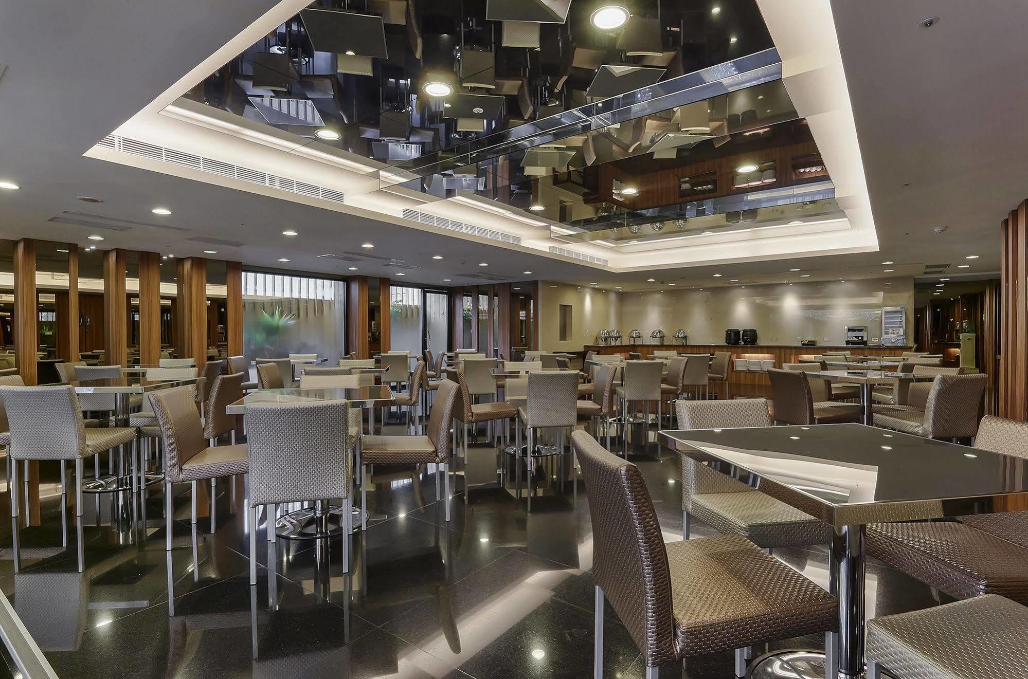 גאושיונג Delton Hotel - Love River Branch מראה חיצוני תמונה