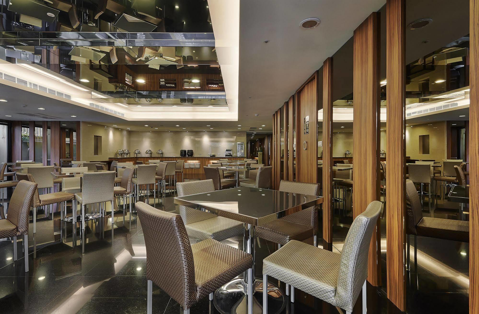 גאושיונג Delton Hotel - Love River Branch מראה חיצוני תמונה