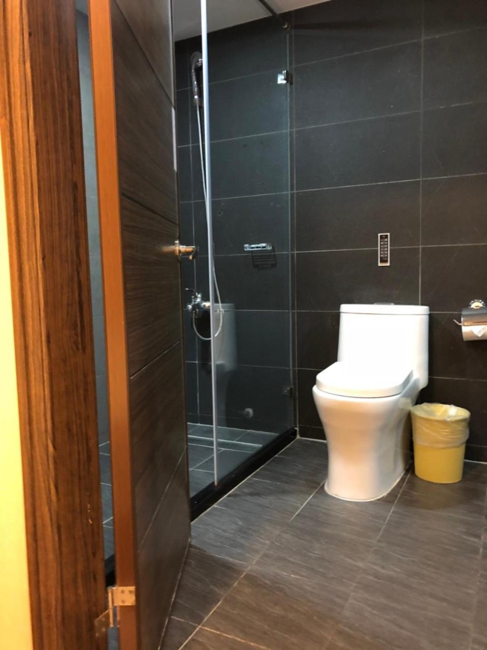 גאושיונג Delton Hotel - Love River Branch מראה חיצוני תמונה