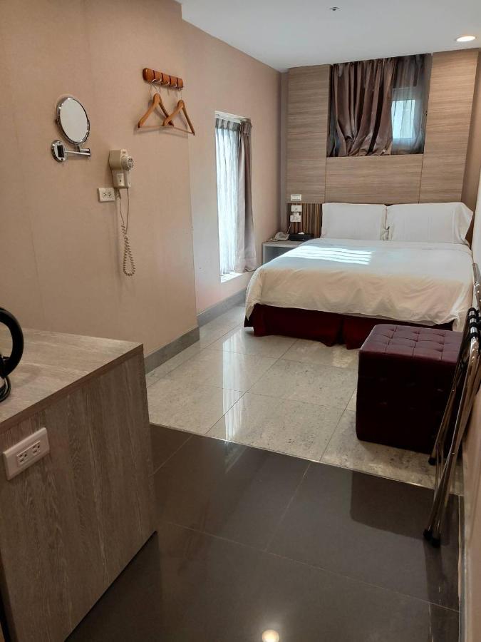 גאושיונג Delton Hotel - Love River Branch מראה חיצוני תמונה